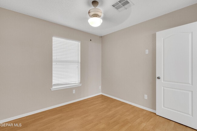 Building Photo - 12163 Tower View Dr