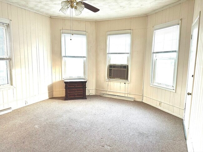 Building Photo - 87 Hathaway St