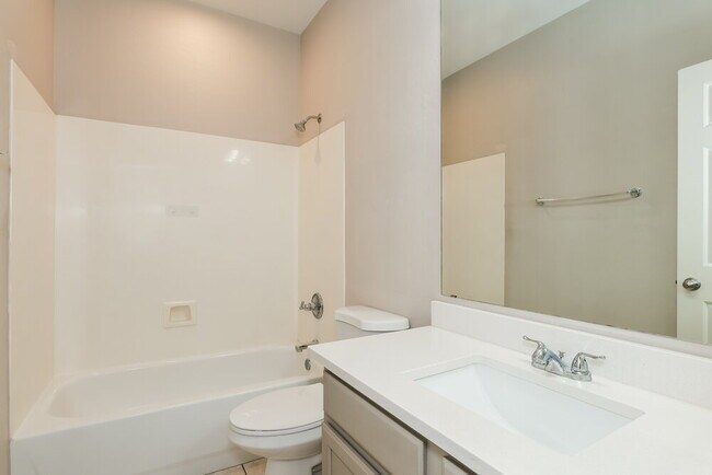 Building Photo - 2427 E Glass Ln