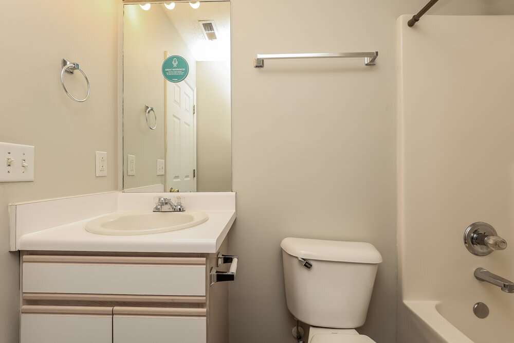 Building Photo - 1464 Rochester Dr