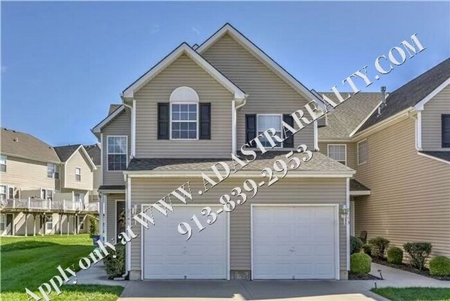 Primary Photo - Spacious 3 Bed, 2 Bath, 2 Half Bath Townho...