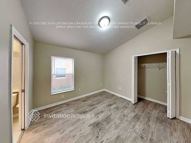 Building Photo - 8013 Alamosa Wood Ave