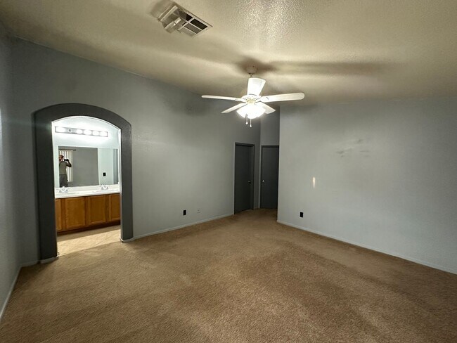 Building Photo - 2562 Land Rush Dr