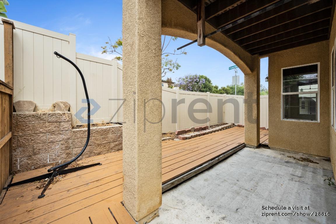 Building Photo - Unit