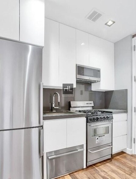 Building Photo - AMAZING 1 BR APARTMENT! WON'T LAST!! NO BR...