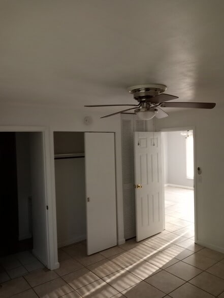 Building Photo - 117 E Poos Dr
