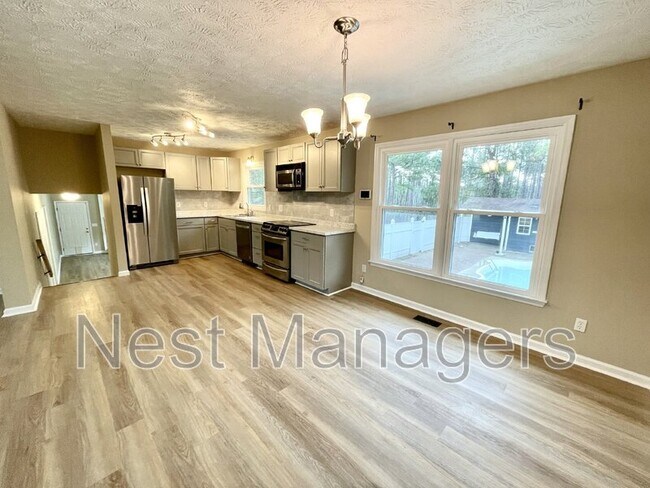 Building Photo - 623 Daharan Dr