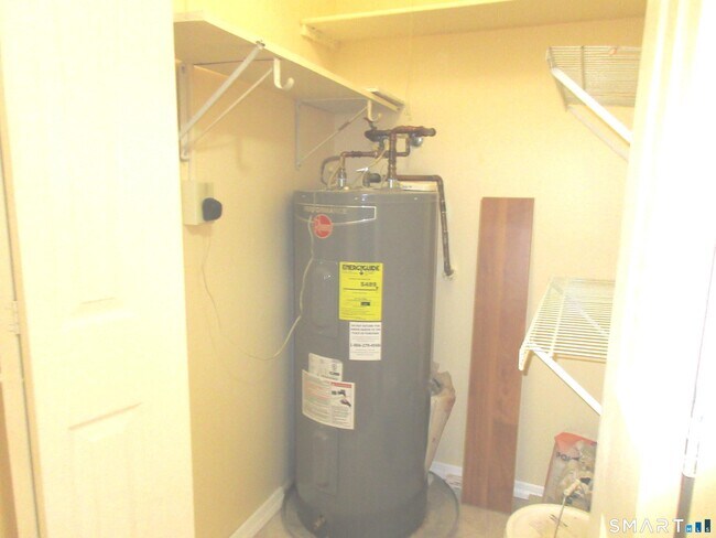 Building Photo - 7 Padanaram Rd