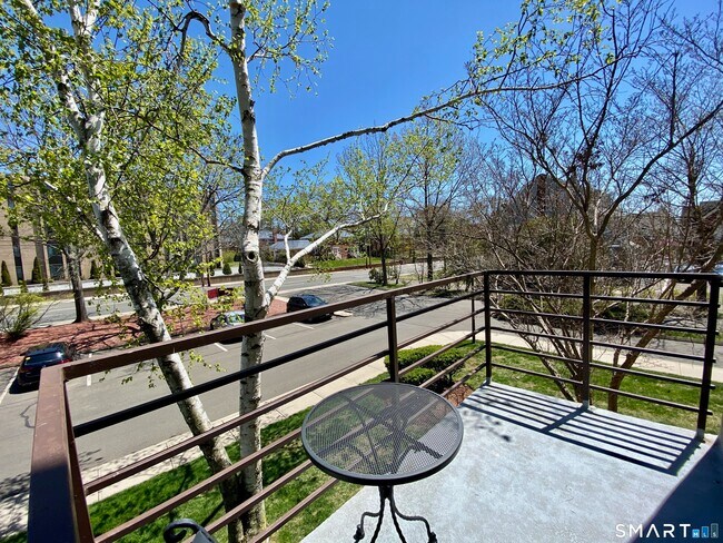 Building Photo - 1204 Whitney Ave