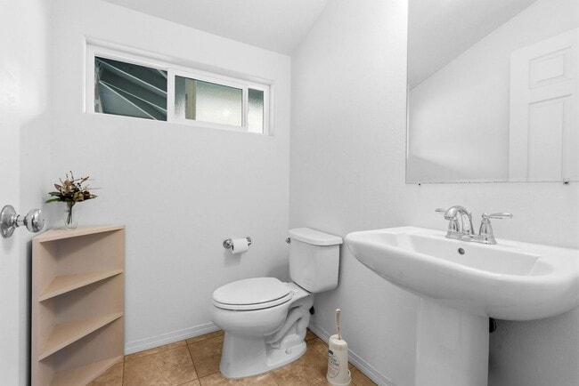 Building Photo - 4 bedroom, 2.5 bath with sweeping coastline views!
