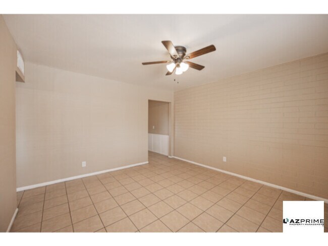 Building Photo - FREE ONE MONTH RENT MOVE IN SPECIAL!  Modern 1/1 Phoenix Apartment - Stylish &amp; Convenient!