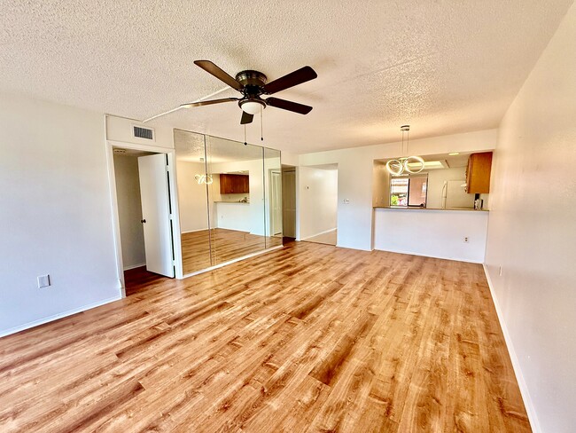 Building Photo - 141 Lakeside Dr