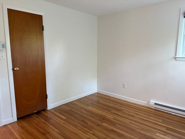 Building Photo - 585 Burncoat St