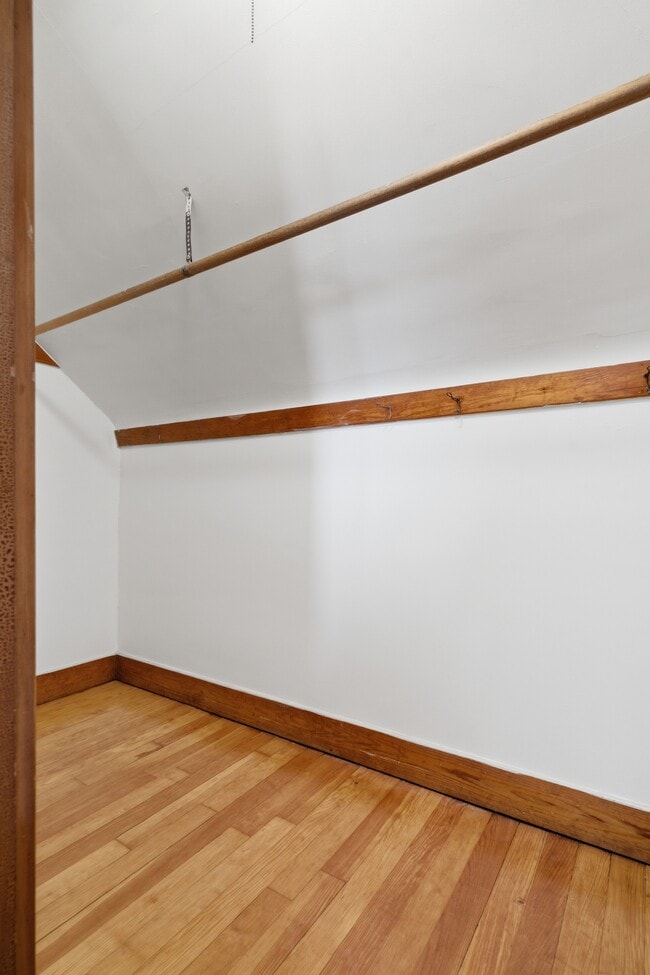 Building Photo - 1154 Hotz Ave