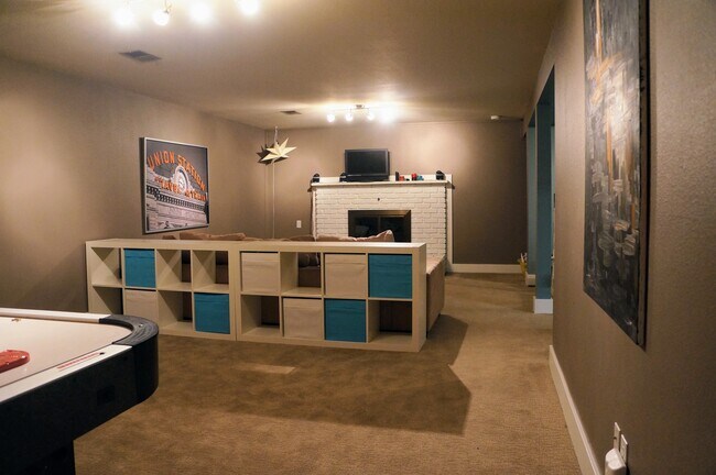 Building Photo - 240 Cimmaron Way