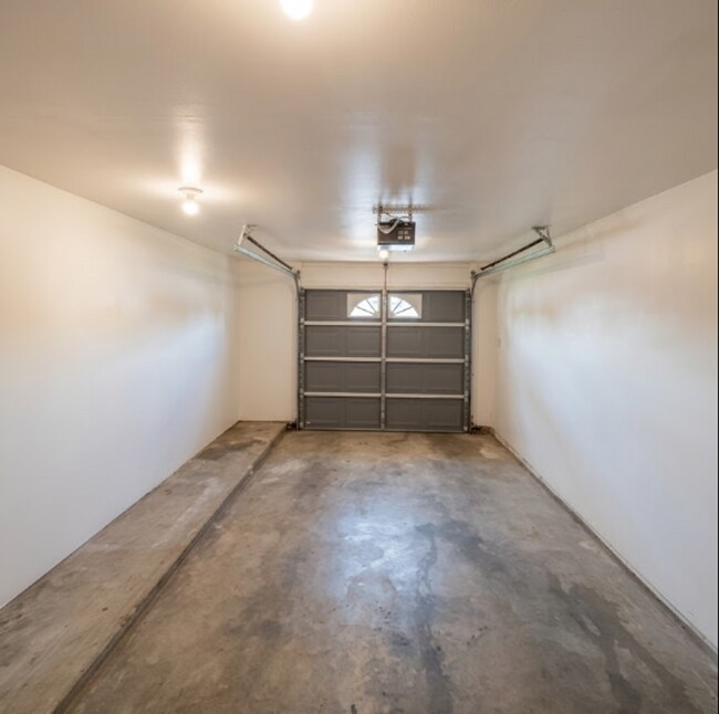 Building Photo - AVAILABLE NOW; APPLY AT OUR WEBSITE TODAY!!