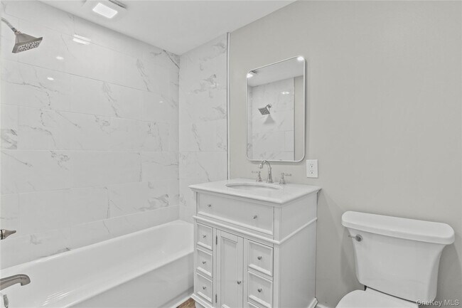 Building Photo - 8 Teatown Ct