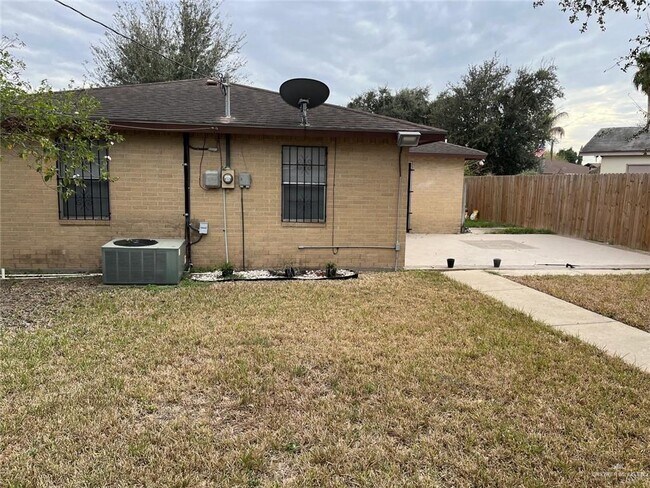 Building Photo - 108 W La Quinta Dr