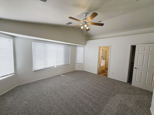 Building Photo - 3816 S 74th Dr