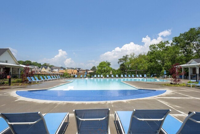 Building Photo - Luxurious 5 Bedroom, 3 Bathroom Home in Mc...