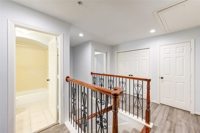 Building Photo - 4340 Lake Walk Ct