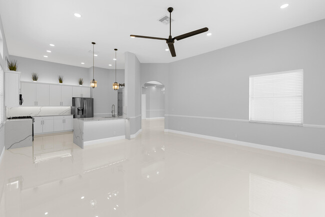 Building Photo - 1256 Beacon Cir