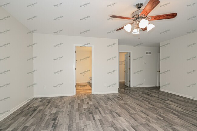 Building Photo - 508 Mason Creek Dr