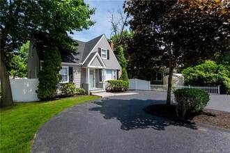 Building Photo - 1748 Stratfield Rd