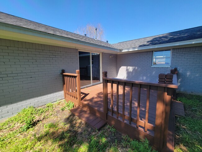 Building Photo - 5427 Heathercrest St