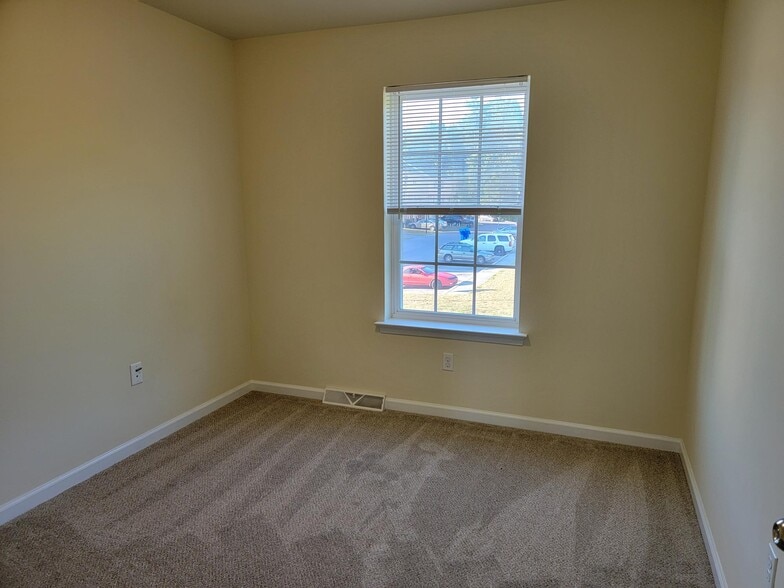 Building Photo - 107 Park Place Cir