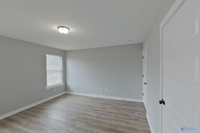 Building Photo - 520 White Oak Cir