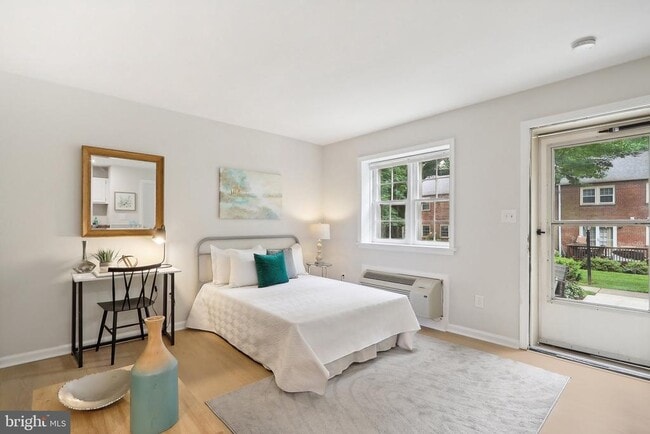 Building Photo - 6638 Hillandale Rd