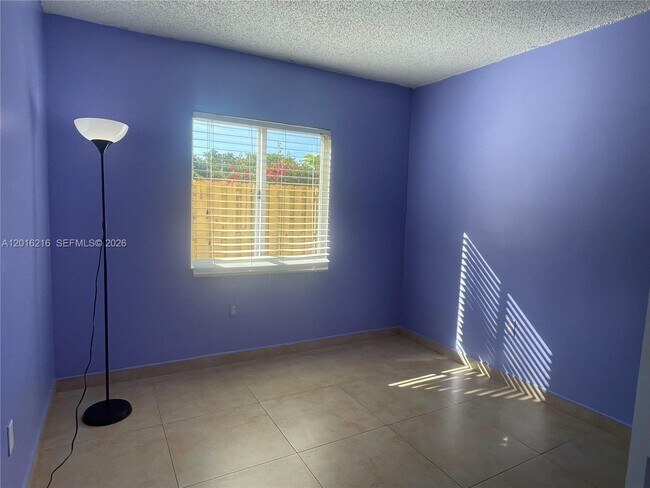 Building Photo - 6255 SW Kendale Lakes Cir