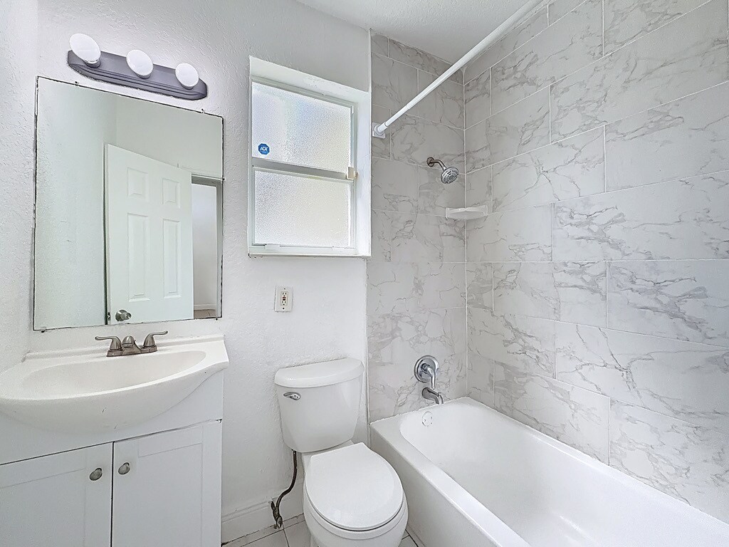 Building Photo - 401 NW 16th Ave