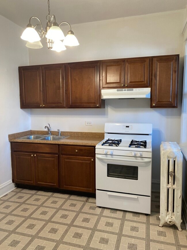 Building Photo - 1548 W Highland Ave