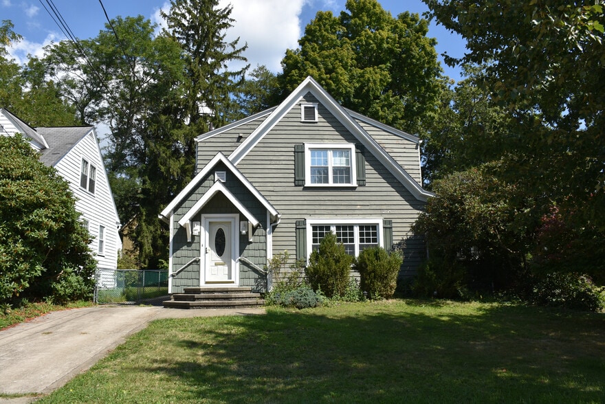 Building Photo - 351 Ravine St