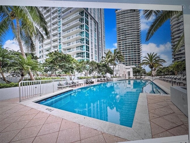 Building Photo - 1060 Brickell Ave
