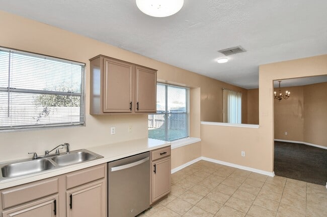 Building Photo - 8914 Pecan Pl Dr