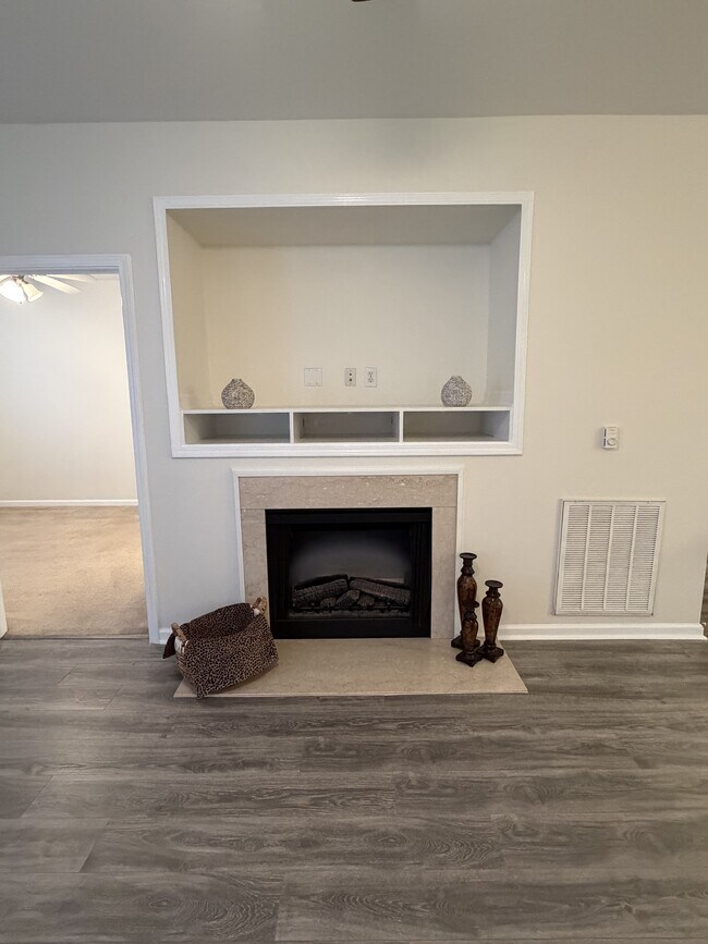 Building Photo - 635 Marshtree Ln