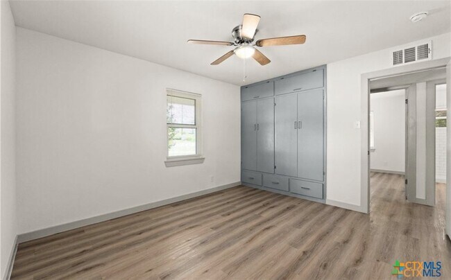 Building Photo - 2109 W Avenue B
