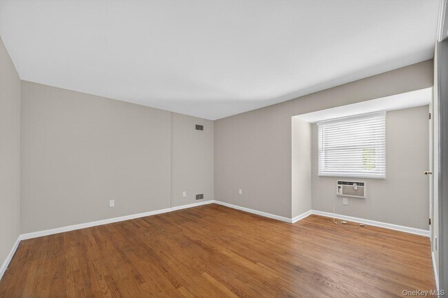 Building Photo - 68 Graywood Rd