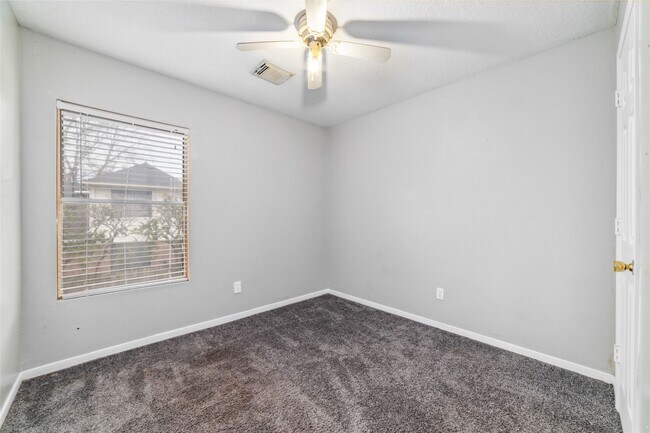 Building Photo - 10810 Meadow Walk Ln
