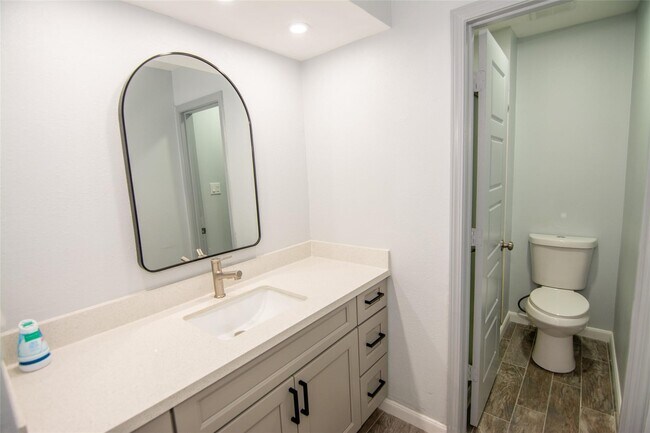 Building Photo - 2302 Cades Cove Dr