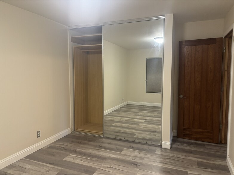 Building Photo - 2032 E Bermuda St