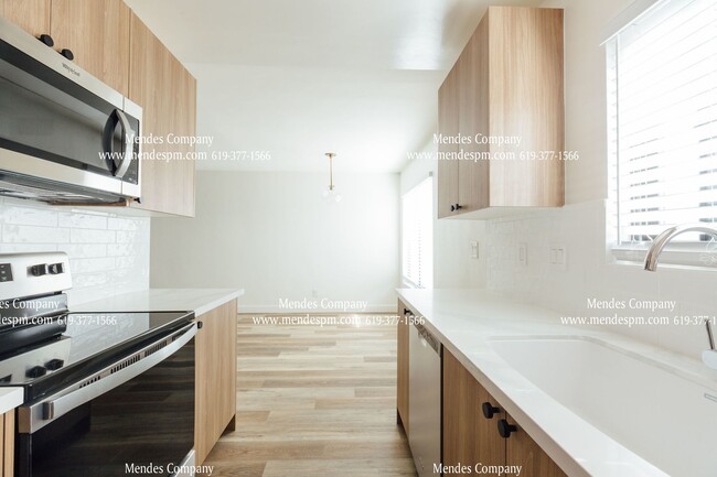 Building Photo - Remodeled 1 bd/ 1 bth Modern Apartment Hom...