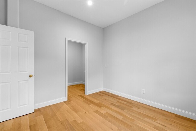 Building Photo - 21 Linden St