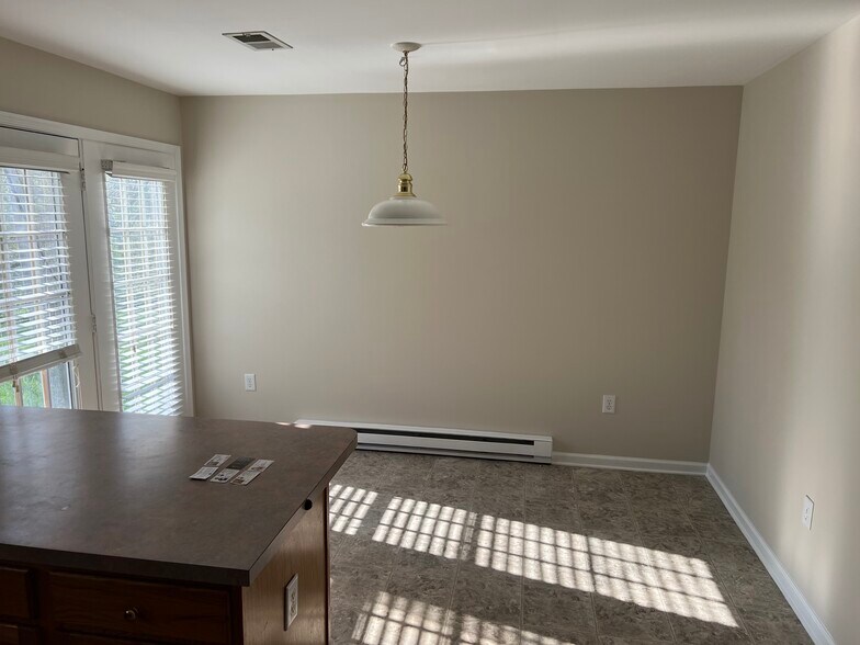 Building Photo - 10121 Saint George Cir