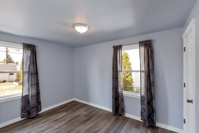 Building Photo - 2 Bedroom 1 Bath Home in North Spokane