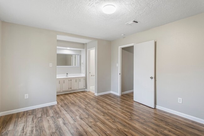 Building Photo - 6602 Indian Lake Dr