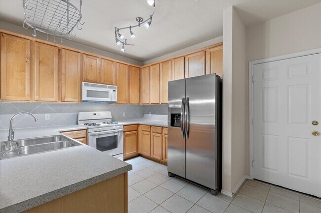Building Photo - 16100 S Great Oaks Dr